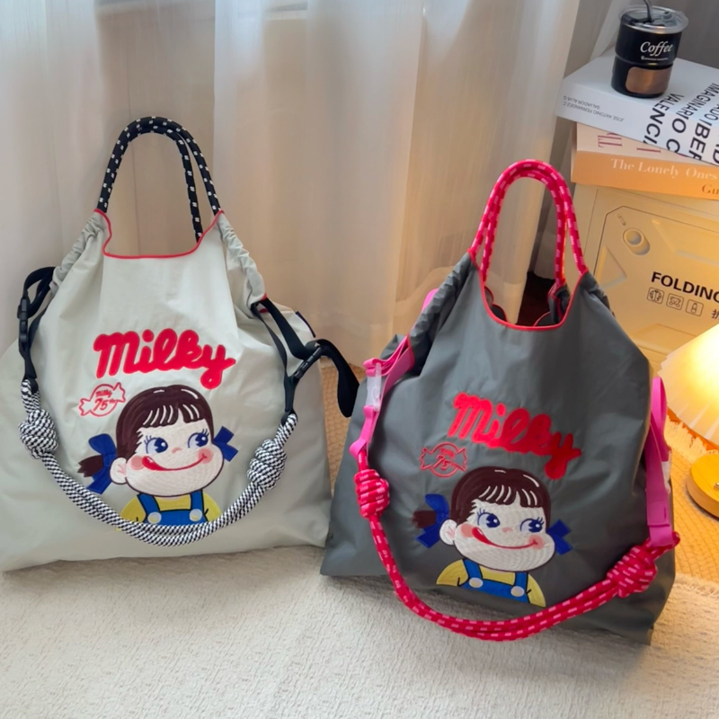 新しいかわいい刺繍バッグ レディース ショルダーバッグ 大容量 通勤バッグ 折りたたんで収納可能