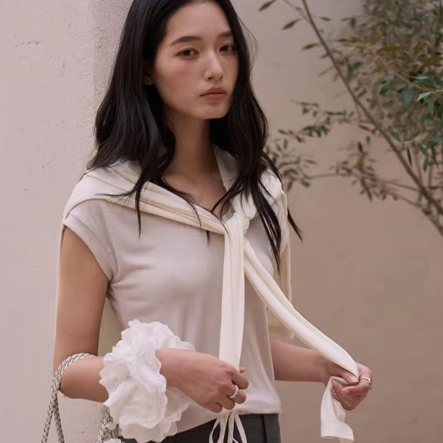レディース夏半袖Tシャツ: テンセルモダール、引き締まる楕円形の顔、スリムフィット、スリミング、シンプルなトップ、軽量で通気性があります。