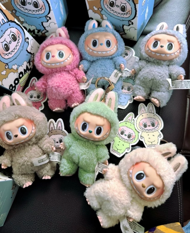 THE MONSTERS LABUBU エキサイティングマカロン ブラインドボックス - POPMART ビニールぬいぐるみペンダント、サプライズ開封、誕生日プレゼントに最適