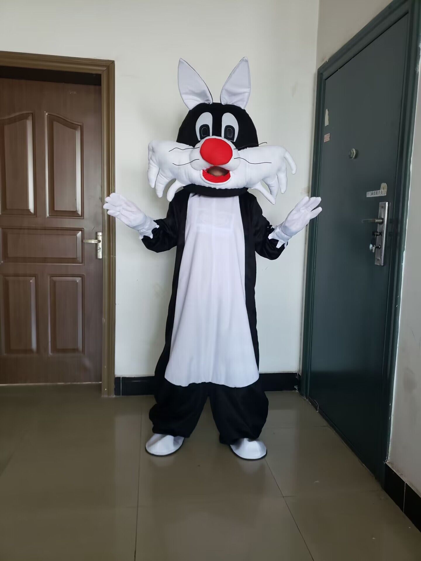 新しい黒と白の猫マスコット衣装アニメコスプレマスコット大人のハロウィンクリスマス誕生日パーティー