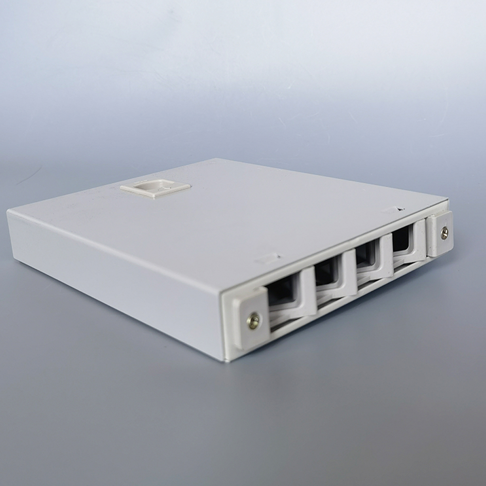 4 ポート FTTH 光ファイバ端子ボックス、アダプタ SC LC 付きフル 4 ポート光ファイバ パッチ パネル（フランジおよびピグテール オプション）