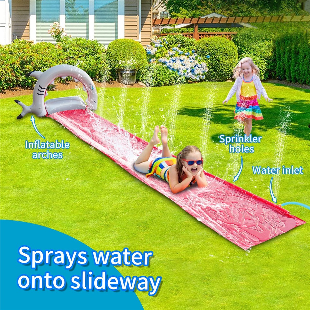 サメのスプリンクラー付きインフレータブルウォータースライド、裏庭の芝生スリップ、スプレーアーチ付き屋外夏の水おもちゃ、楽しい水遊びゲーム