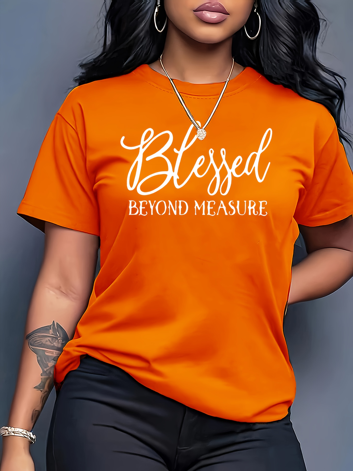 Blessed Beyond Measure レディース T シャツ - フェイス グラフィック、カジュアル オレンジ トップ