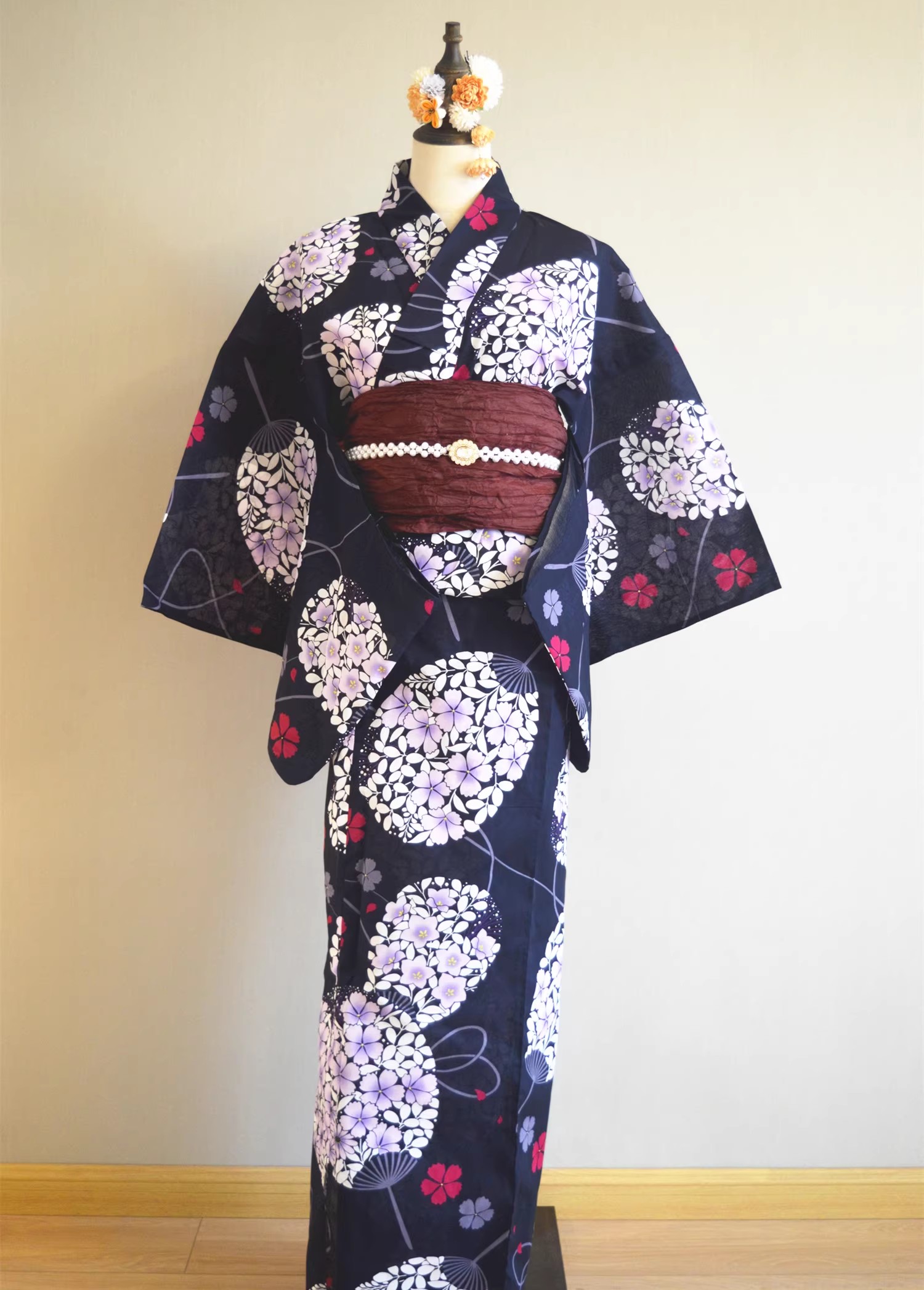 日本の伝統的な浴衣 – 女性用紫綿着物ドレス