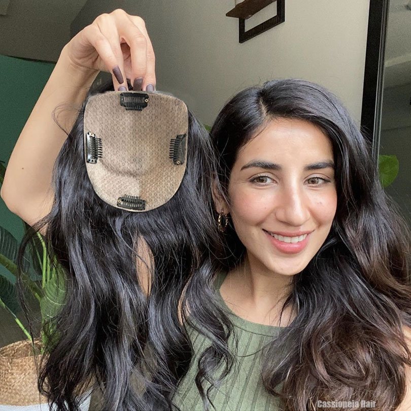 バージン人毛女性かつらヘアピース Wavy15x16cm シルクベーストッパーナチュラル頭皮ベースクリップ中央部分トッパー 10-22 ''