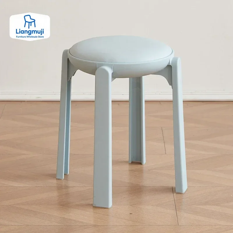 ホームベンチはシンプルで快適で柔らかく積み重ね可能でスペースを節約できます Sillas Manger Banca De Madera スツールチェア スツールチェア