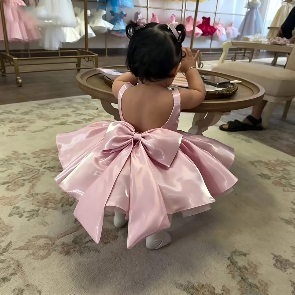 結婚式ミニフラワーガールドレス 2026 サテンノースリーブバックレスリボンショートチュチュドレスベビープリンセスドレスフォーマルパーティードレスカスタム