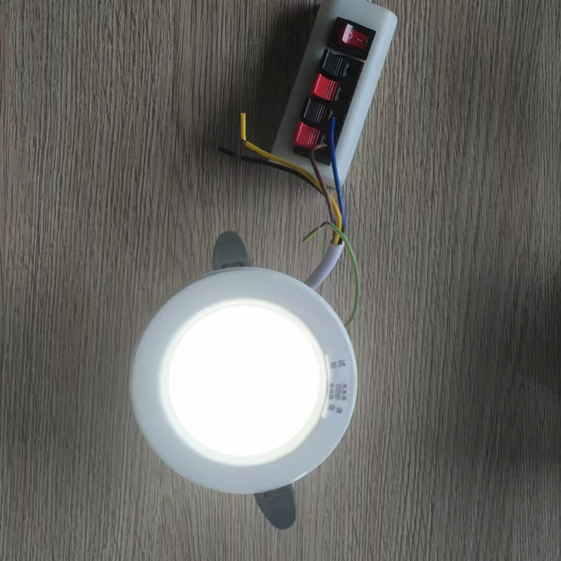 複数の機能パラメータを備えた非常灯は、非常照明AC200-240Vに応じて天井用に選択できます
