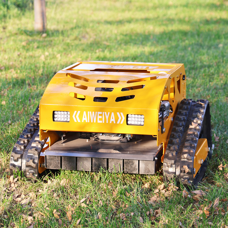 カスタマイズされたリモコントラック型芝刈り機 ガーデンケア用コアエンジン搭載インテリジェントロボットフレイルモア