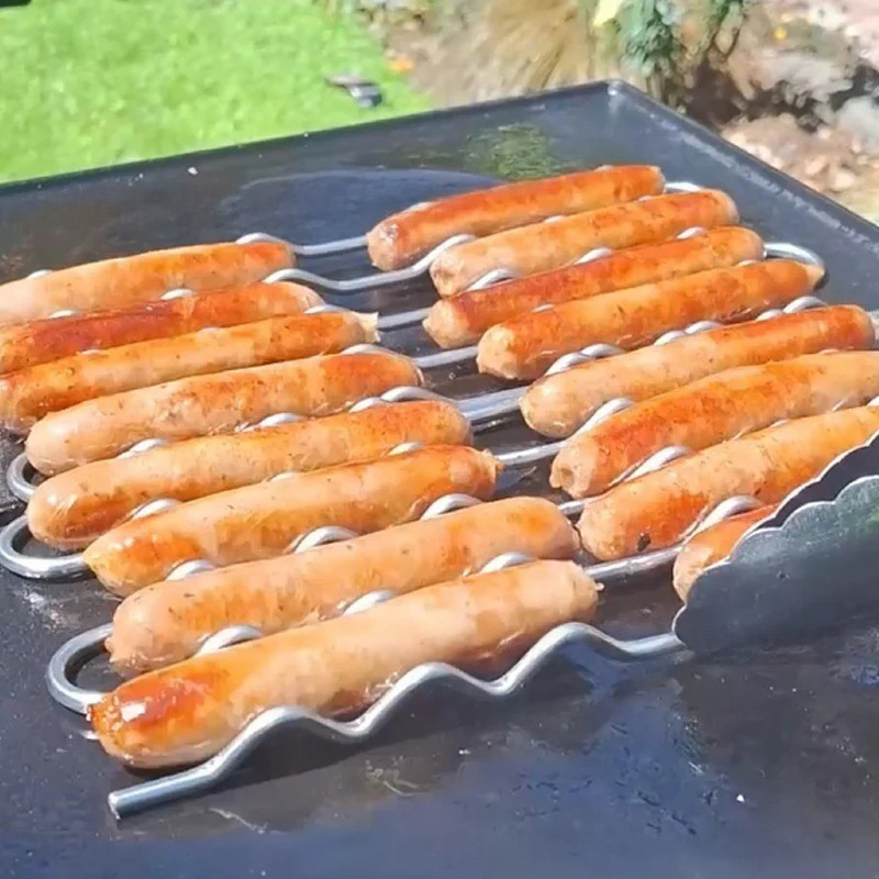 BBQソーセージローラーラック、ポータブル360°ホットドッグローラーグリル、ハンズフリーで均一に調理されたソーセージ、屋外裏庭キャンプピクニック