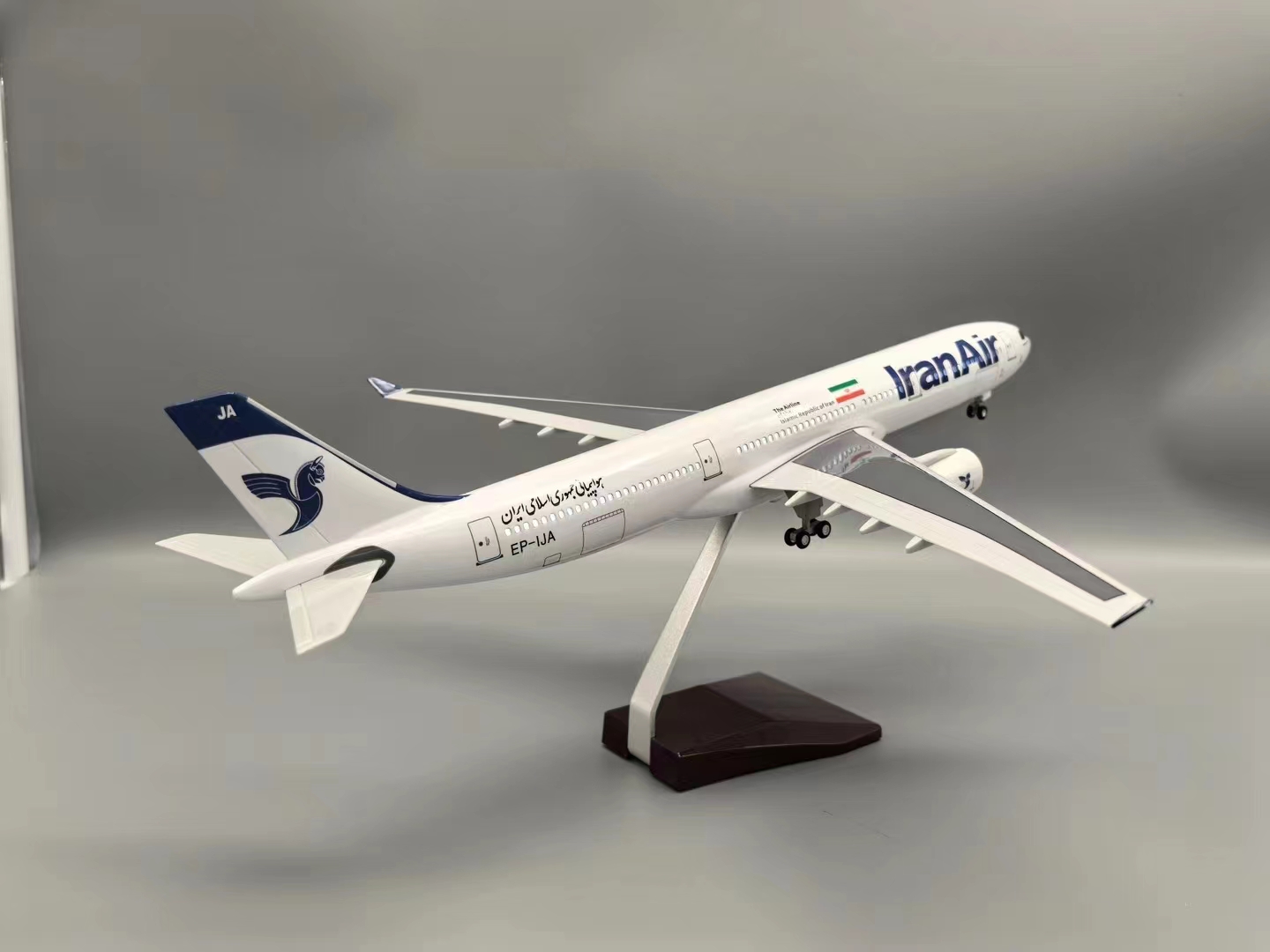 エアバス 330 ダイキャスト飛行機のおもちゃ 1/135 47 センチメートルアジアイラン航空モデルおもちゃ Flyin モデル飛行機ディスプレイ Wiy 旅客機旅客機少年