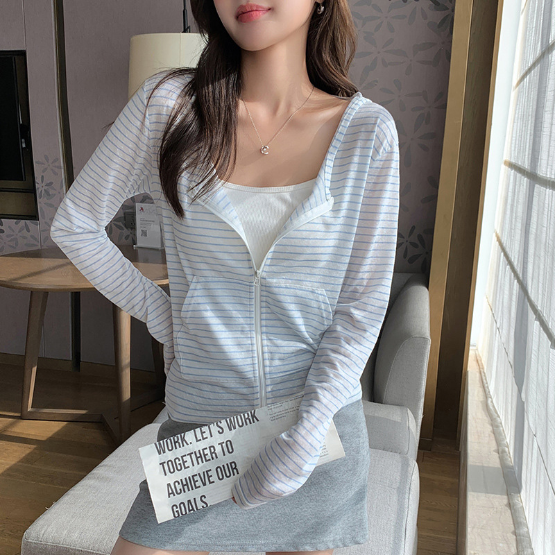 ZOCI ストライプ長袖日焼け止めコート女性の夏のフード付き UV 保護薄型ジャケット女性因果ポケットジッパーアップクロップトップス