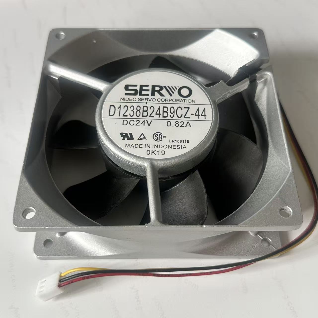サーボ D1238B24B9CZ-44 DC 24V 0.82A 120x120x38mm 3 線式サーバー冷却ファン