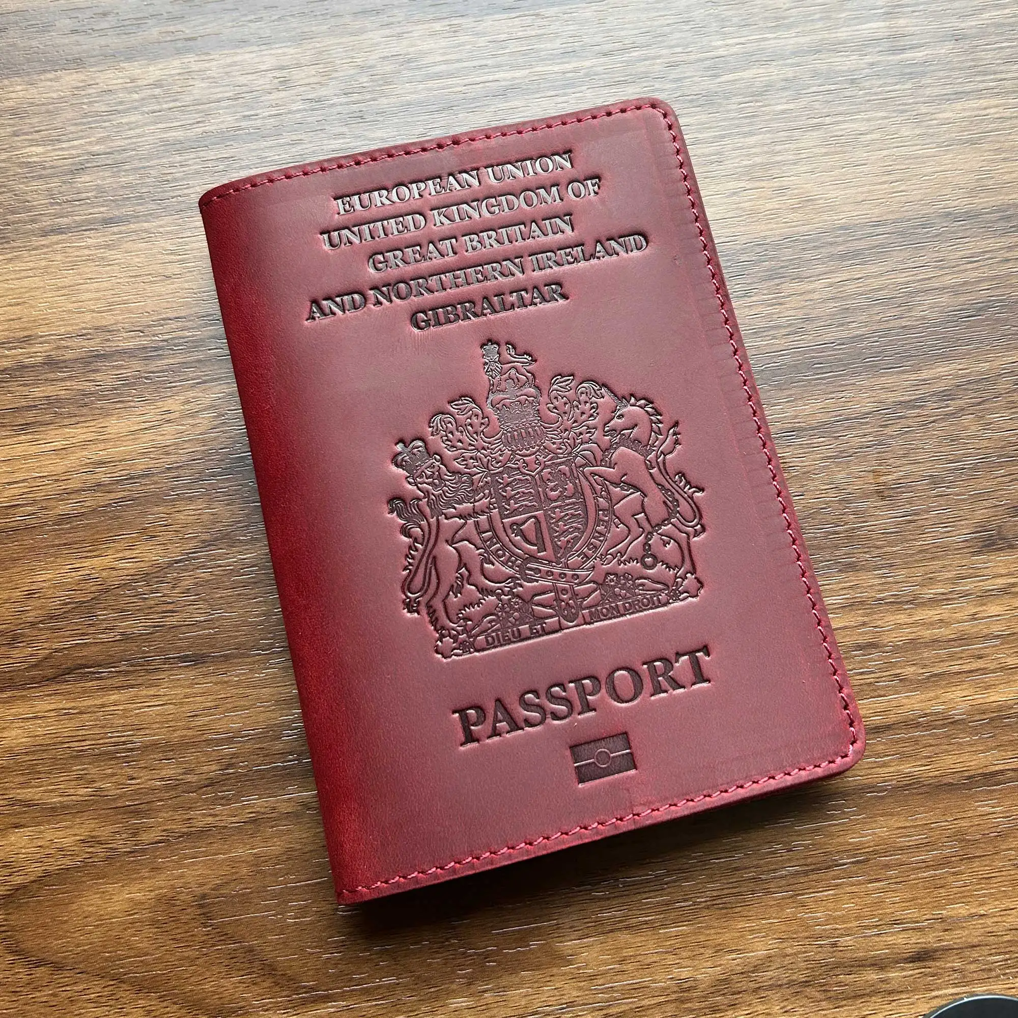 本革オールドスタイル英国パスポートカバー英国パスポートホルダー旅行財布男性レトロカバーにパスポート