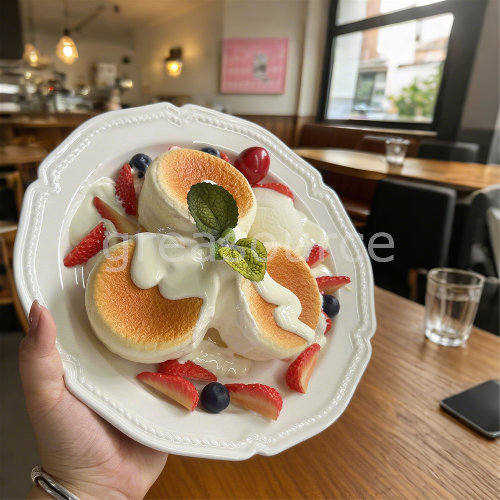 スイートフレーバー スフレパンケーキコンボクラウド ふわふわラップクリームデコレーション フレッシュストロベリー ブルーベリー ドリズルサワージャムモデル