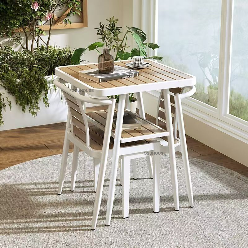 中庭バルコニーガーデン家具セットシンプルな屋外防水 3 点セットプラスチック木製屋外テーブルチェアレジャー家具