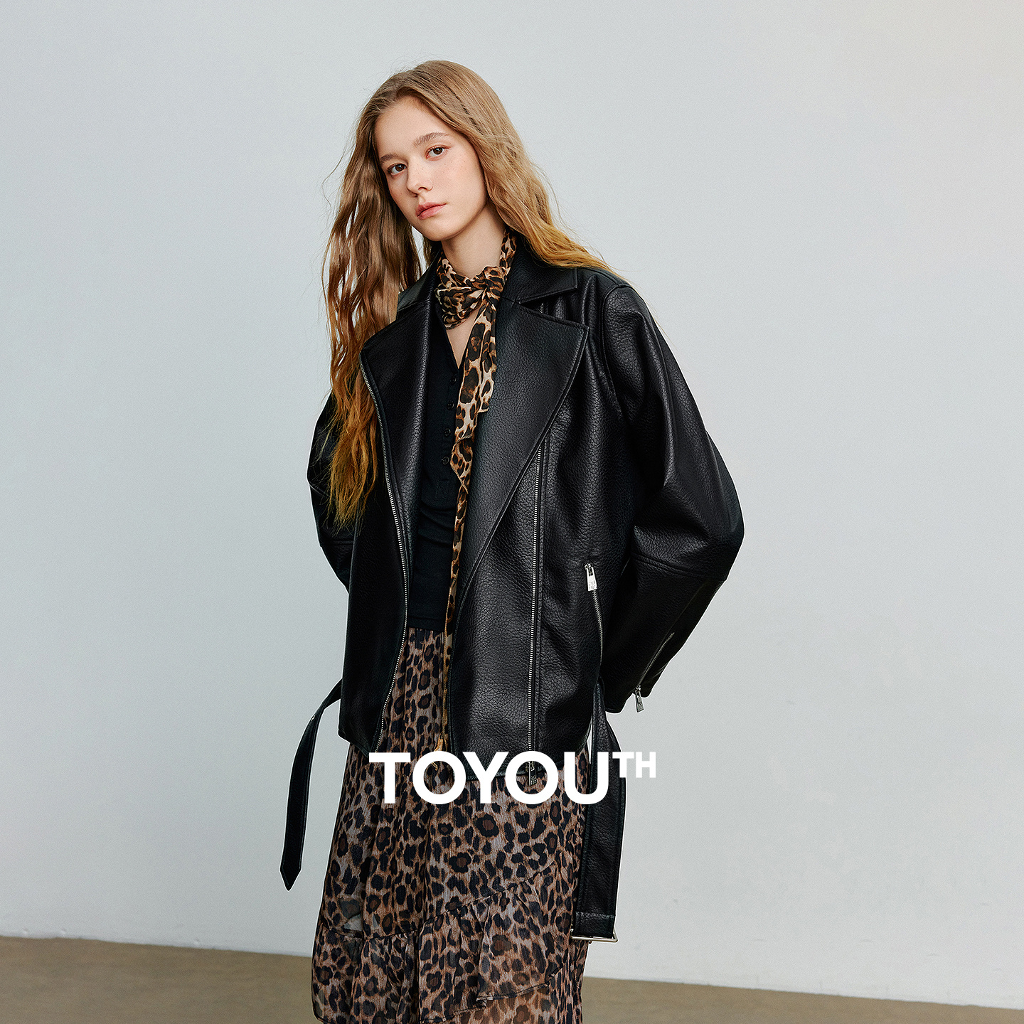 TOYOOUTH 女性レザージャケット 2025 秋の新オートバイスタイル Pu レザーストリートジャケットコートウエストベルト付き