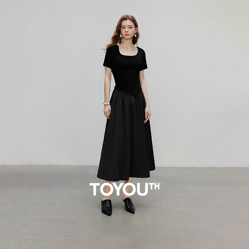 TOYOOUTH 女性ドレス 2025 夏新作半袖ブラックドレス 8529092