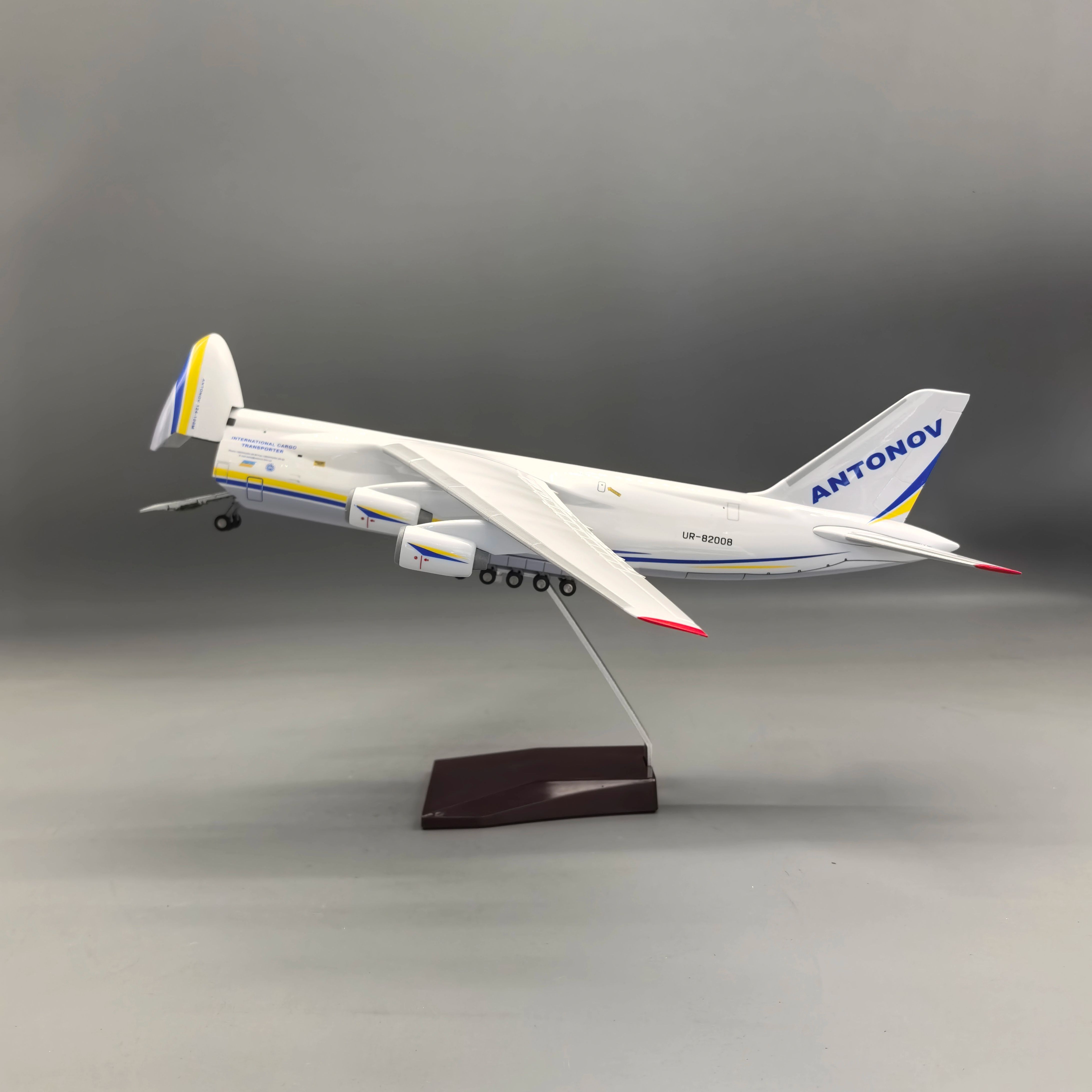 新しい 1/165 アントノフ AN-124 飛行機模型玩具キット 開閉可能なキャビン スタンド付き 大人の航空機愛好家のグッズやギフト用