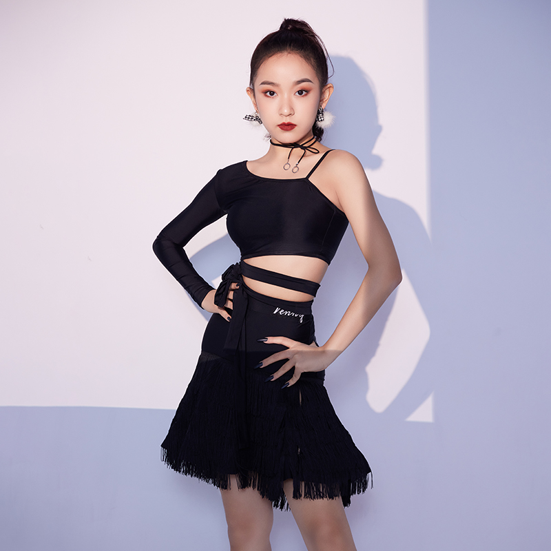 ベニー ラテンダンスドレス長袖シングルショルダーホルタートップ黒フリンジハーフスカート練習スーツ秋と冬の練習