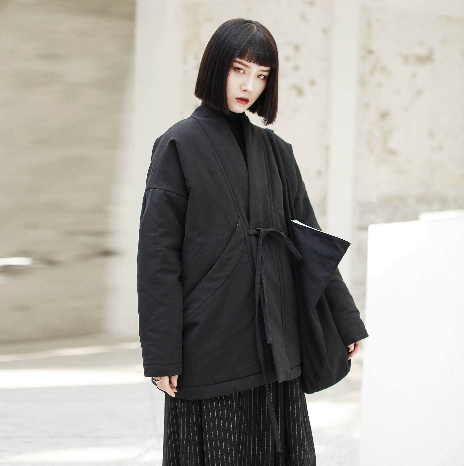 日本の着物コート女性の冬の着物ジャケット黒ゴシック綿ヴィンテージ厚い女性の着物ジャケット和風服