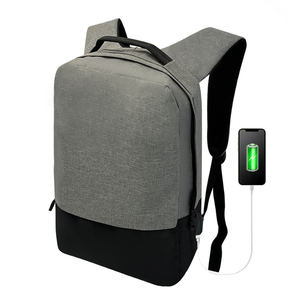男性向けのポリエステル製バックパック。旅行、ビジネス、ノートパソコンの使用に最適で、USB充電ポート付き。売れ筋商品です。