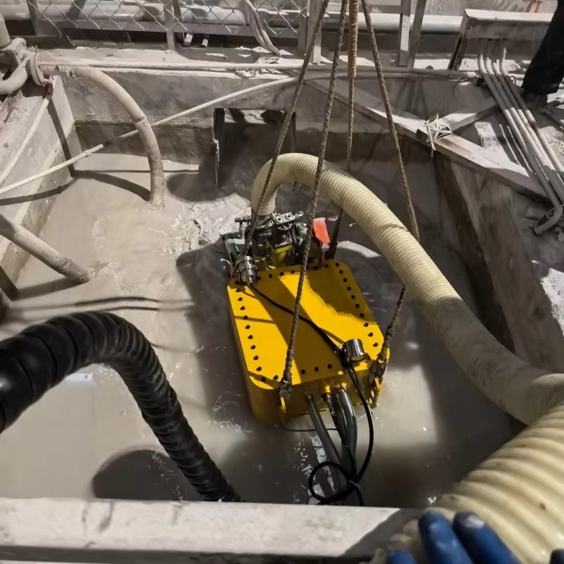 堆積物除去のためのプロの水中ダイビング汚泥洗浄プラットフォーム浚渫ロボット