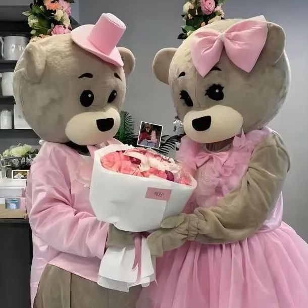 グレークママスコット衣装ピンクドレスタキシードカスタマイズカップルスタイルアニメーターステージパフォーマンス衣装漫画人形服