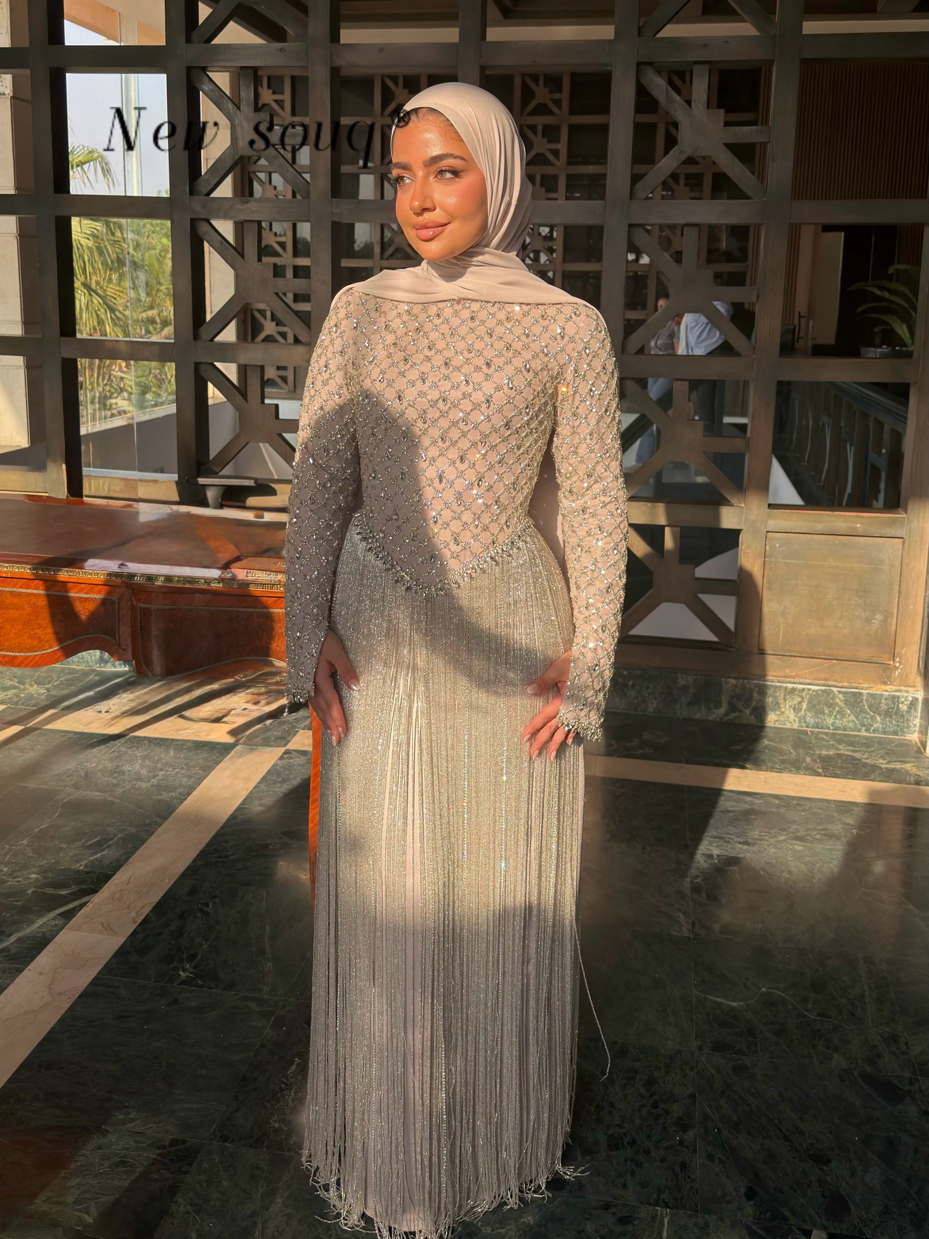 イスラム教徒のヌードシャンパンヒジャブ結婚式のイブニングドレスカスタマイズされたグリッタークリスタルタッセルささやかなストレートウエディングナイトガウン