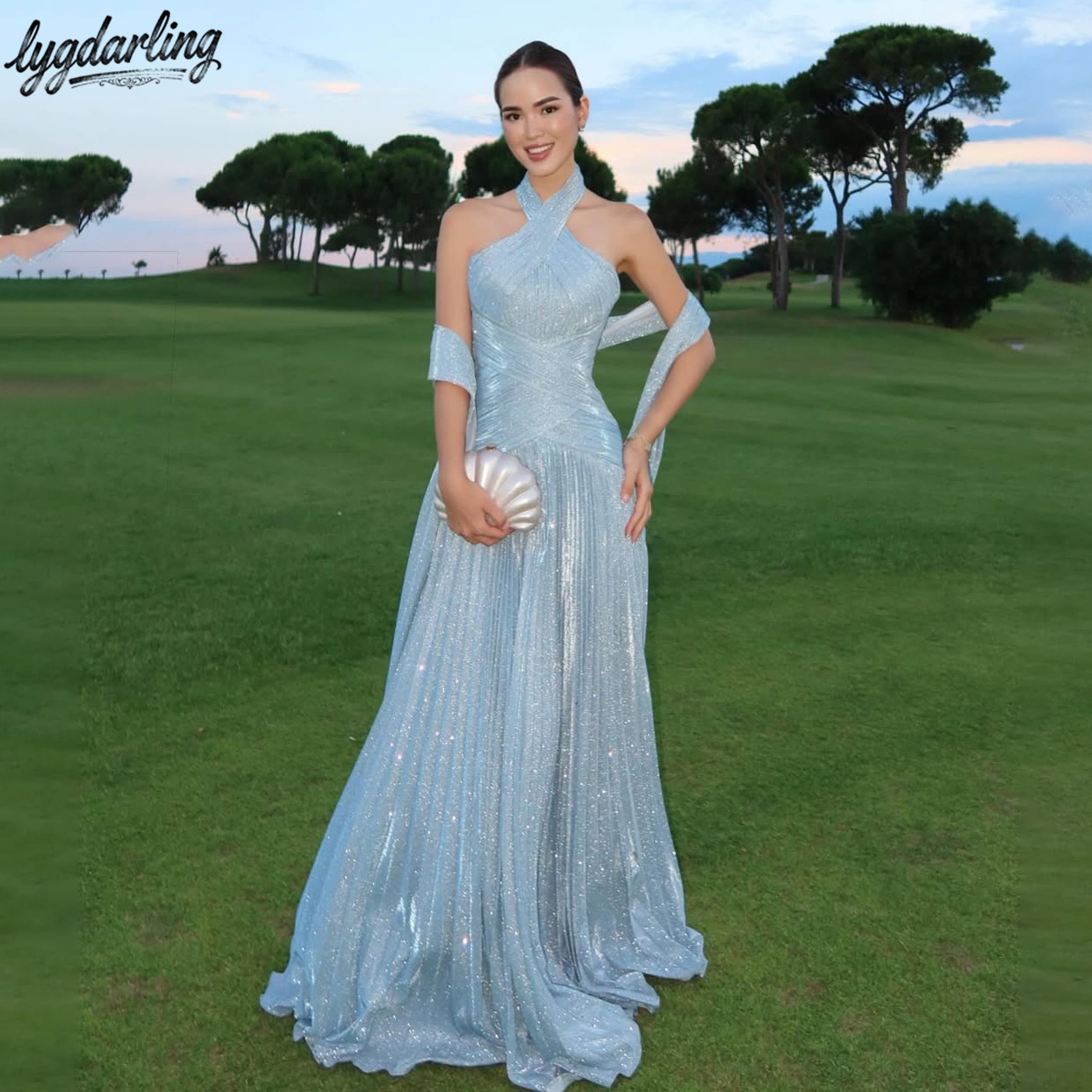 カスタムホルター十字ネックグリッタープリーツイブニングドレスマッチングアームラップオープンバックフロアレングス結婚式のゲストフォーマルガウン