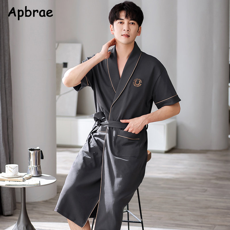 Apbrae 新しい夏メンズソフトコットンバスローブダークグレー半袖固体ローブビッグサイズ 4XL ファッションエレガントな着物紳士のための