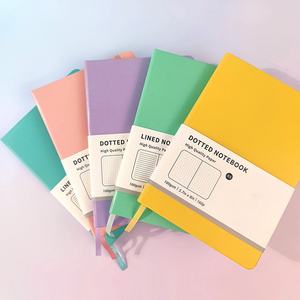 ハードカバーノート　耐久性に優れた紙製ノート　定番の文房具。勉強、仕事、日記に最適です。