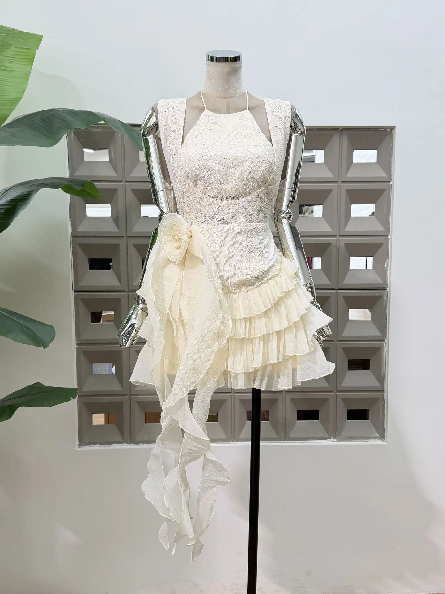 新しい女性の花柄レースホルターツーピースドレススリムウエストフリルレイヤードケーキデザインパーティーウエディング誕生日イブニングボールガウン