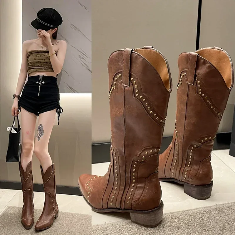 レトロリベットミッドカーフカウボーイブーツ女性のための 2024 秋チャンキーヒールウエスタンブーツ女性スリップオンポインテッドトゥカウガールボラス