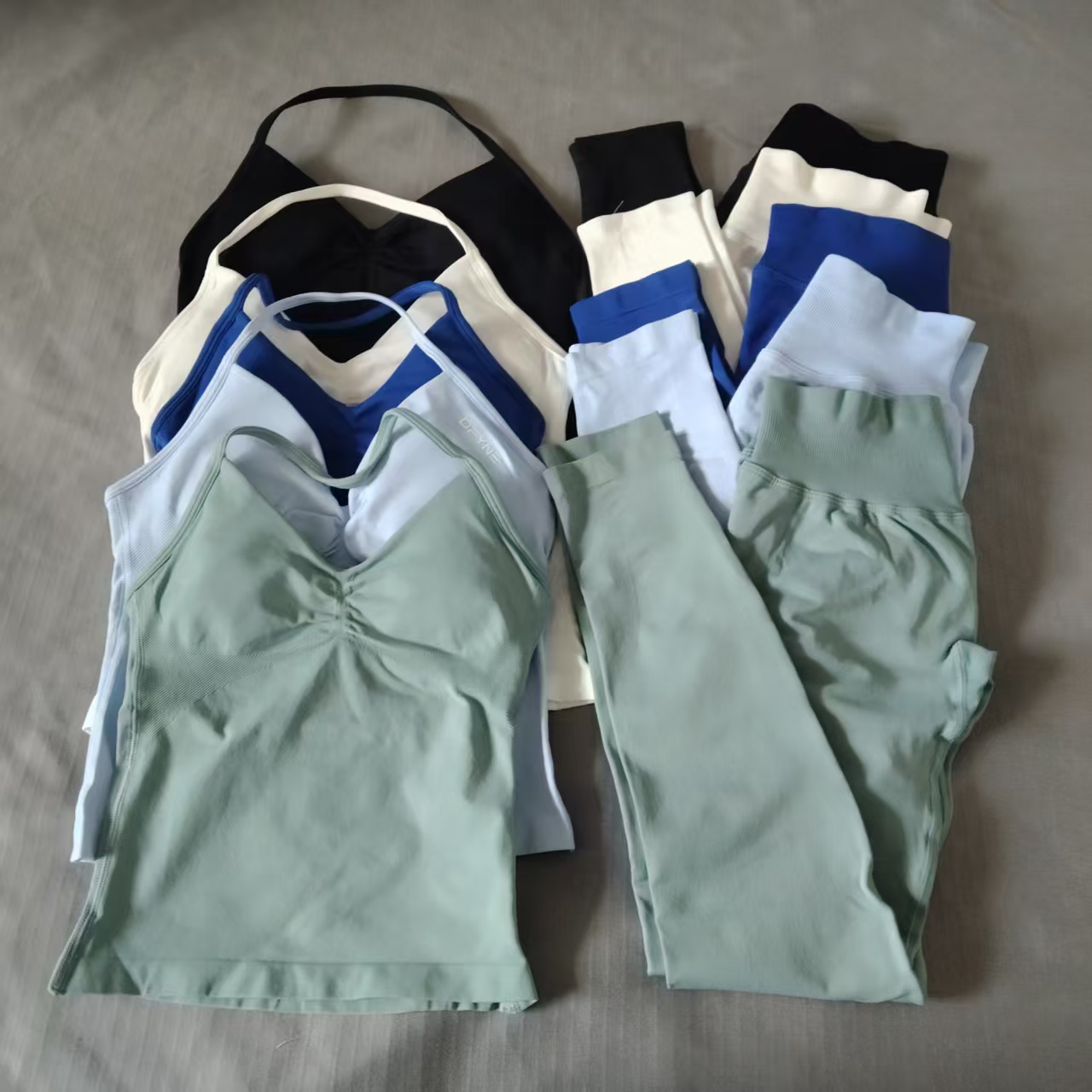 2 ピース DF スポーツセット女性のフィットネスヒップヨガパンツ背中の開いたフィットネスブラスポーツハイウエストタイトパンツシームレススポーツセット