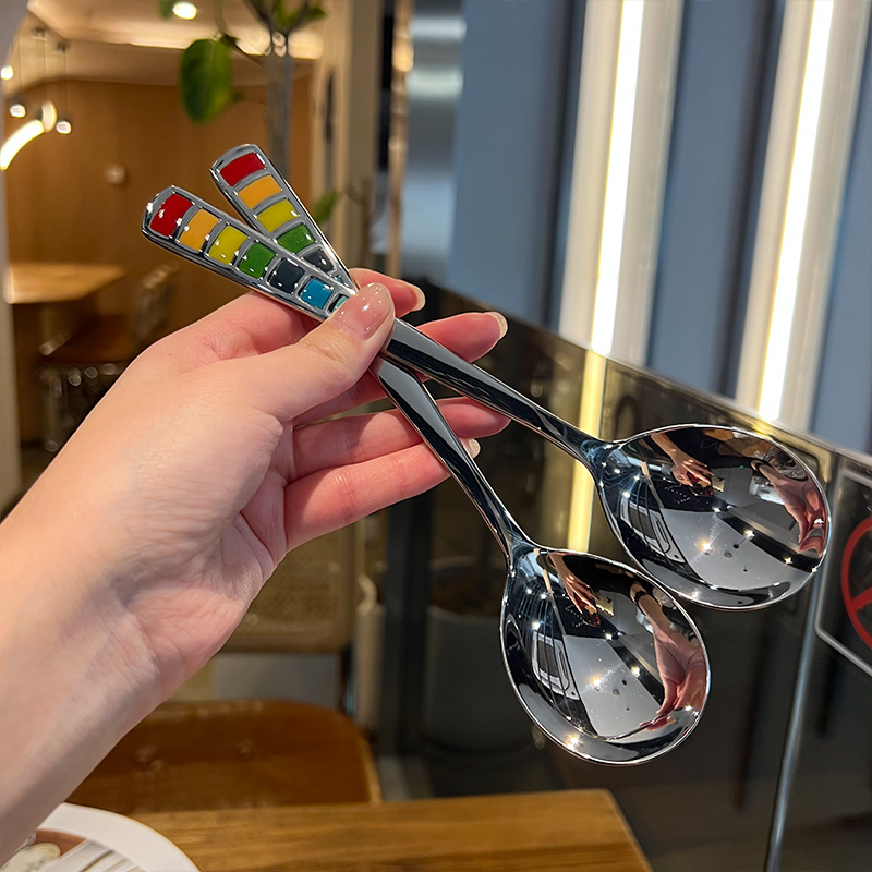 スタイリッシュなロングハンドルステンレス鋼スープスプーンメインコースサービングスプーン洋食器美しい自己保持モデル