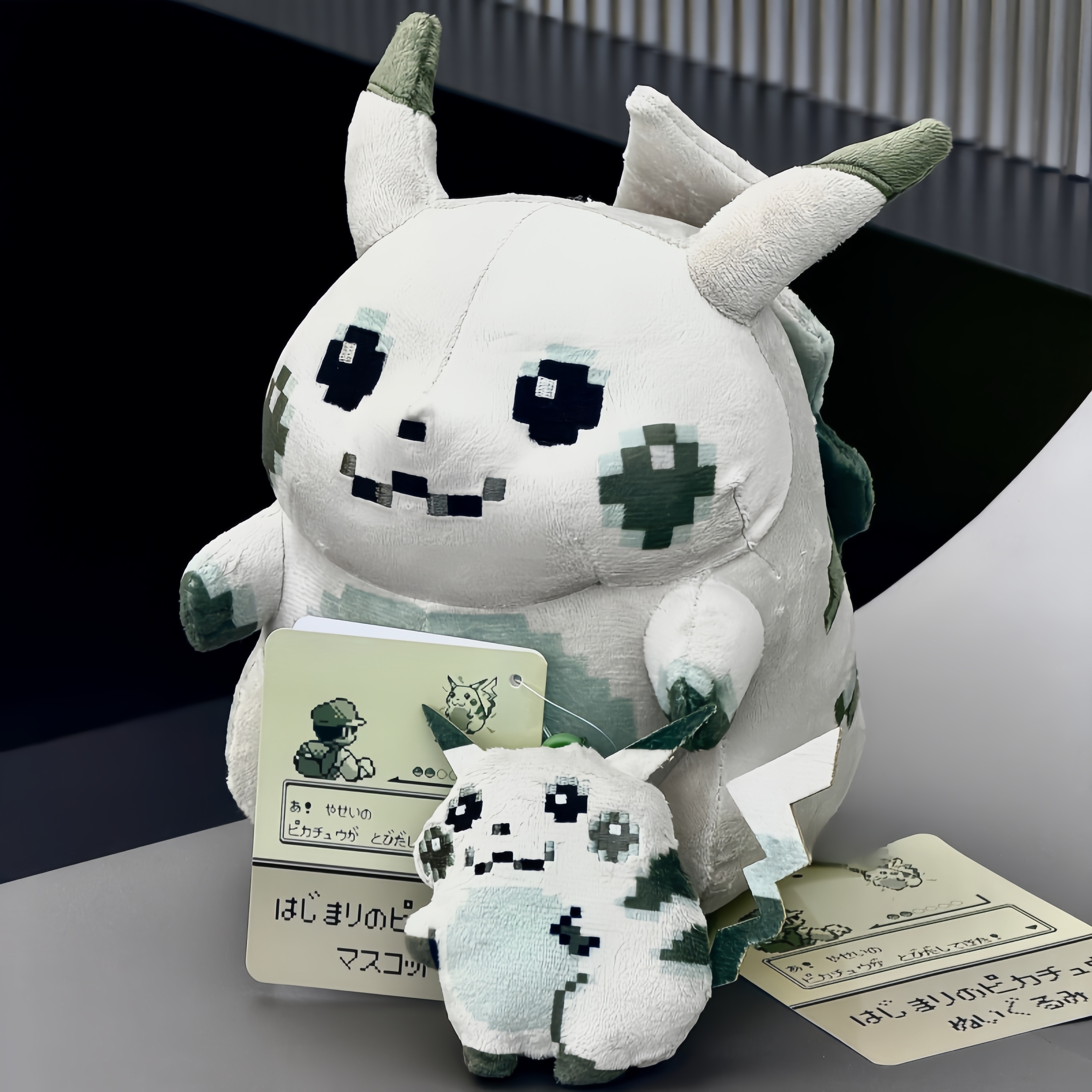 ポケモンセンター ピカチュウ Pokémon 30 周年記念漫画ピクセルスタイルぬいぐるみダークライトニングピカチュウぬいぐるみアニメギフト