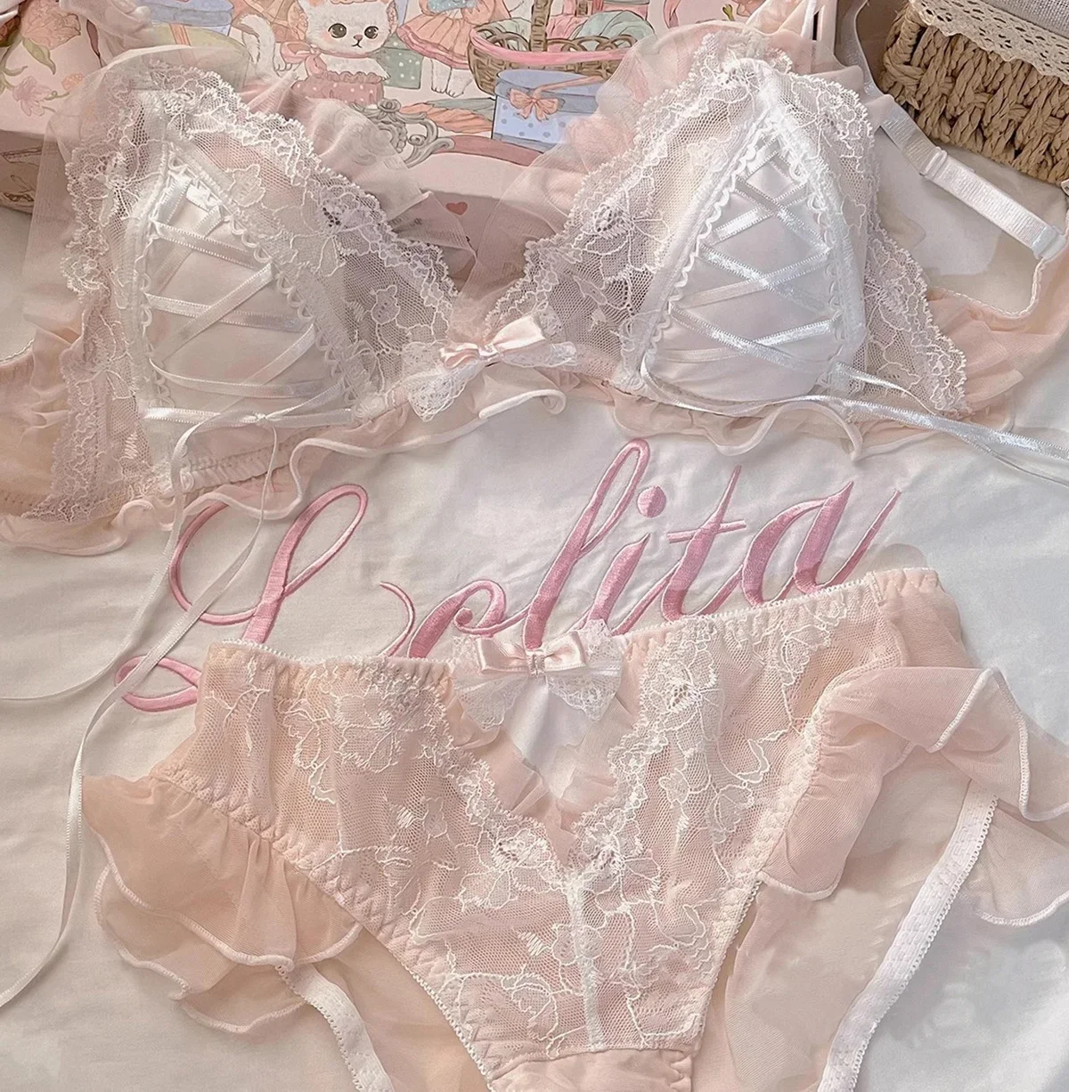 ロリータ少女薄いかわいいレース小さなブラジャー女性三角カップブラジャーセクシーな下着女性セットセクシーなランジェリー