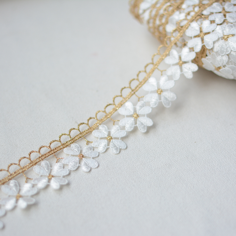 2-20Yds 3.5 センチメートル幅ゴールデン波状エッジ白花生地 Diy の結婚式の蛍光金糸刺繍レースアクセサリートリム