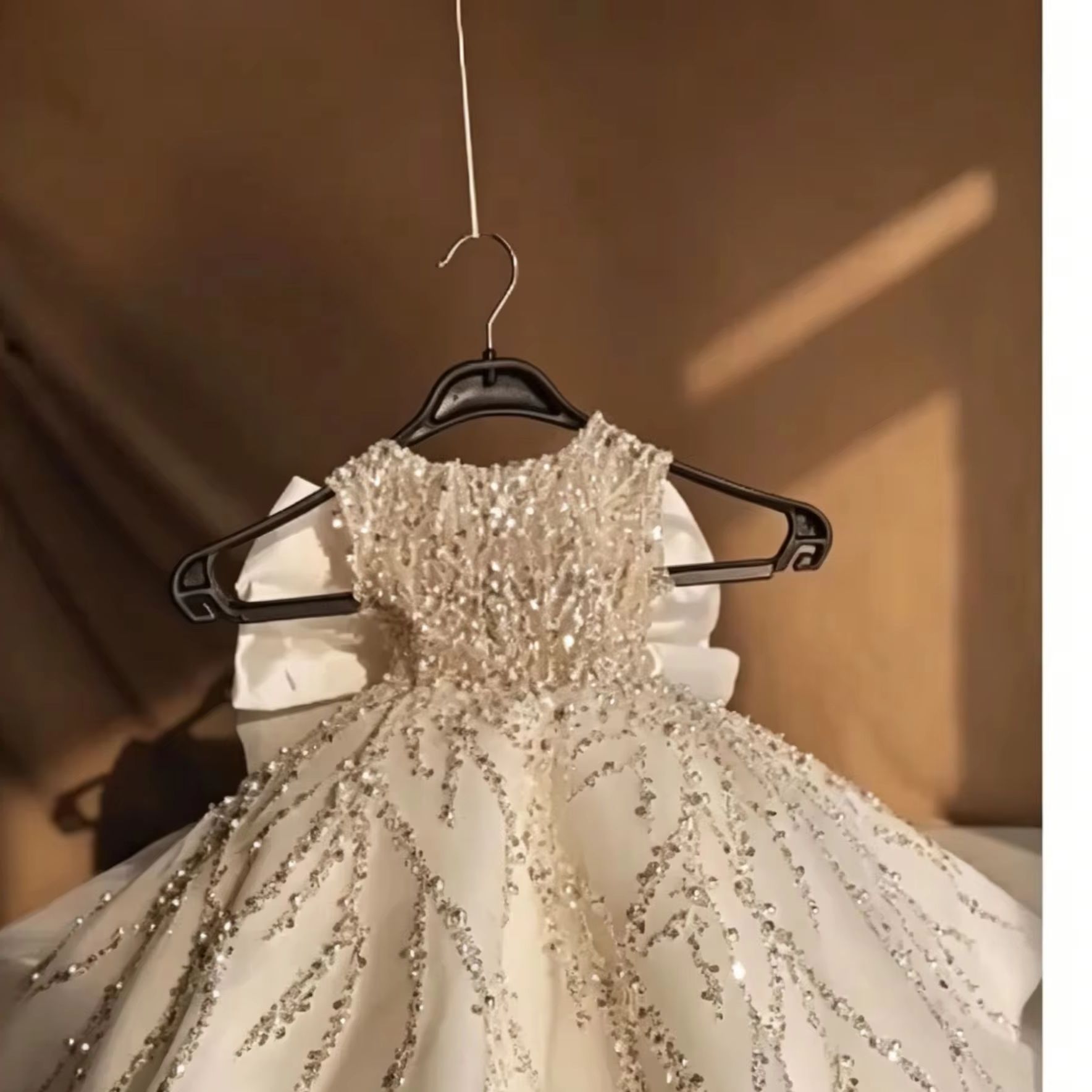 エレガントなフラワーガールドレス結婚式用ノースリーブビーズ膝丈子供の誕生日パーティー初聖体ドレスカスタム
