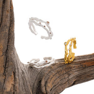 ドイツ製シルバー925スターリングシルバージルコンジュエリー、シンプルな18金とシルバー925リング、不規則な枝のリング、ドロップリング、日常使いのジュエリー