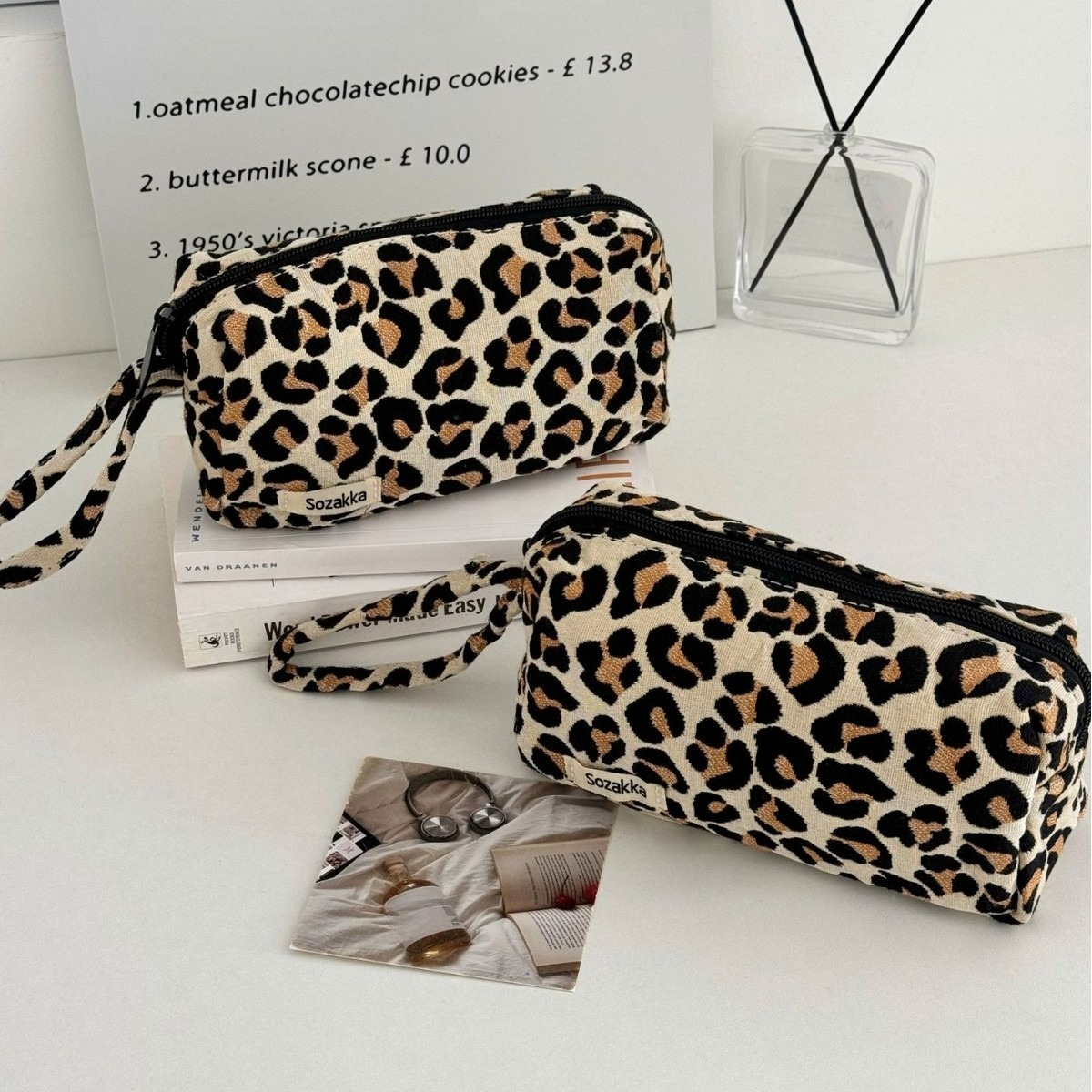 女性の化粧バッグ化粧ポーチ大容量化粧品オーガナイザーファッションヒョウ柄収納袋ポータブルトイレタリーバッグ