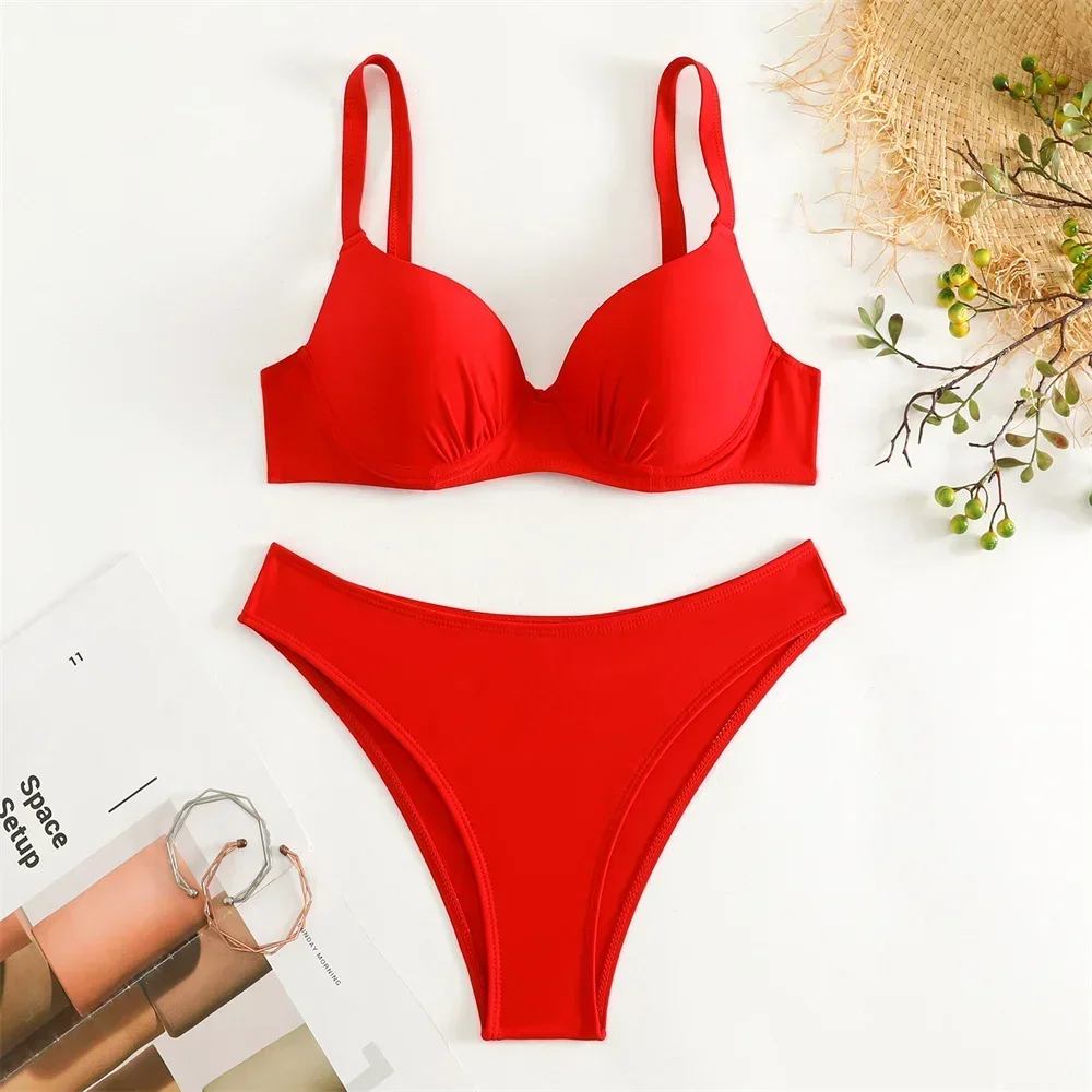 赤のセクシーなプッシュアップビキニ Tバック水着アンダーワイヤー入りパッド入り Y2K 水着女性休暇ビーチウェアツーピースブラジル水着