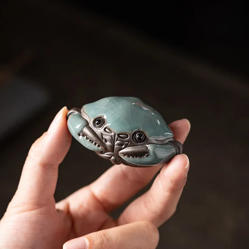 セラミックカニ茶ペットの装飾品 Ge Kiln 手遊びカニはお茶を上げることができ、クリエイティブなティーテーブルの装飾を再生できます