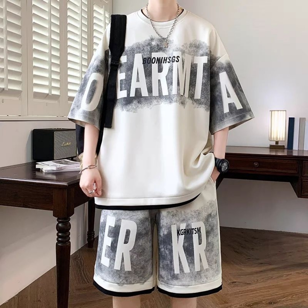 メンズファッションパーソナリティレタープリント半袖ショーツ2点セットアウトドアスポーツ通気性Tシャツセット