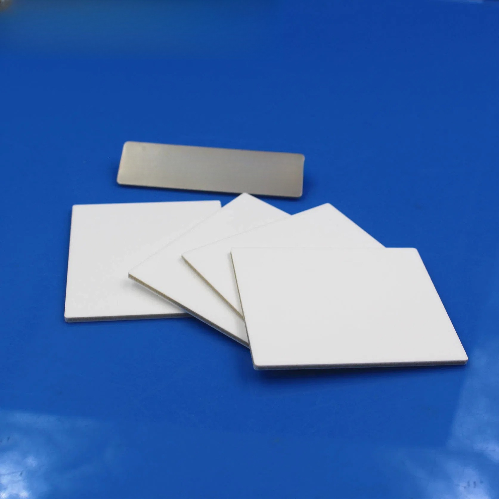 高品質のカスタマイズされたアルミナ セラミック シート正方形基板 10x10/20x20/50x50/80x80mm 熱管理用