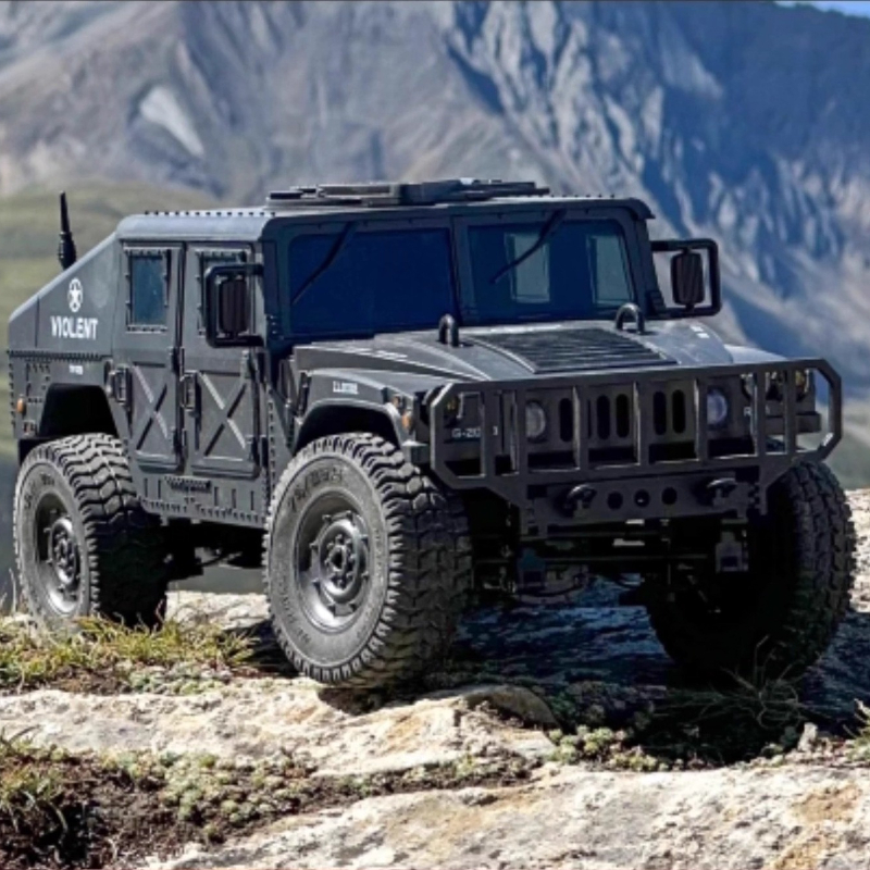 C8835 1:14 2.4 グラム RC カーシミュレーションクローラー 4WD オフロード全地形登山車両リモートコントロール軍用ジープ車のおもちゃギフト