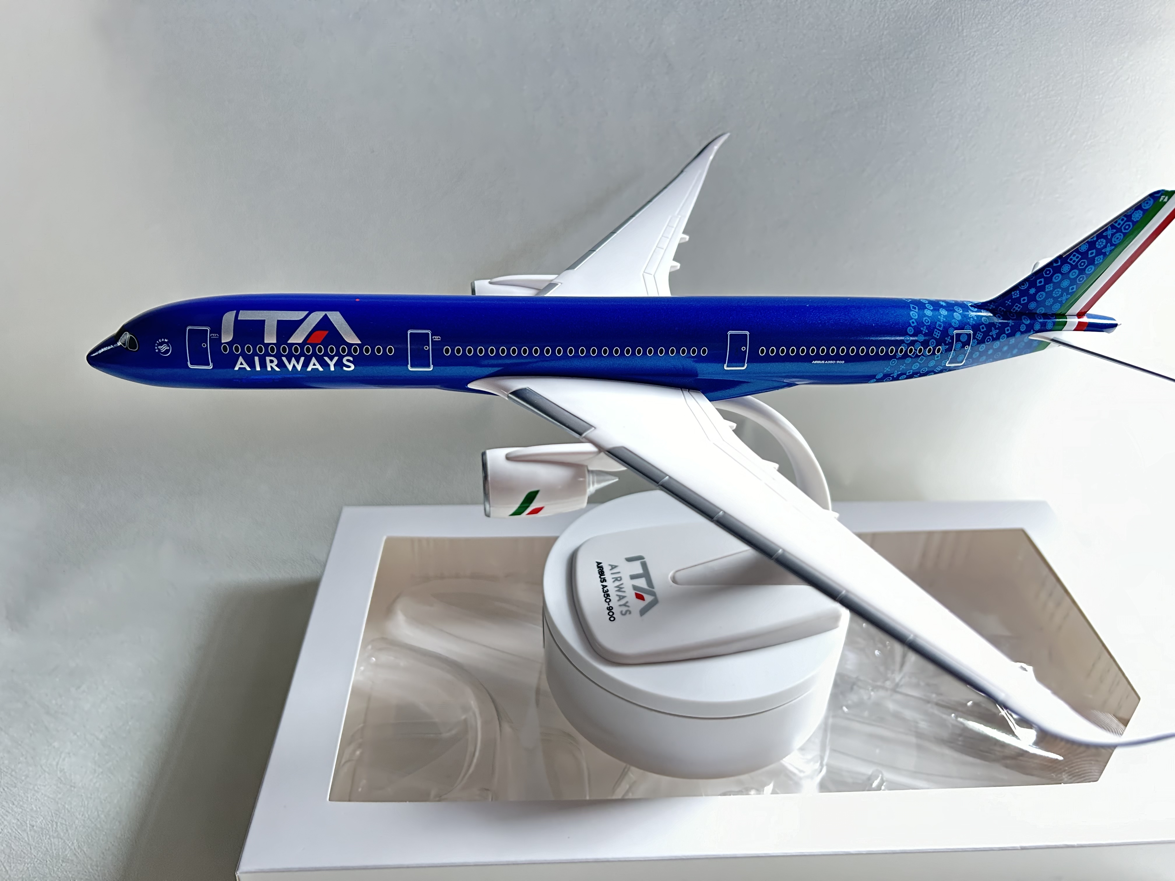 1/200 スケール航空機 A350-900 アリタリア航空飛行機おもちゃ Abs モデル飛行機航空シミュレーションおもちゃ男の子のギフト子供のおもちゃ