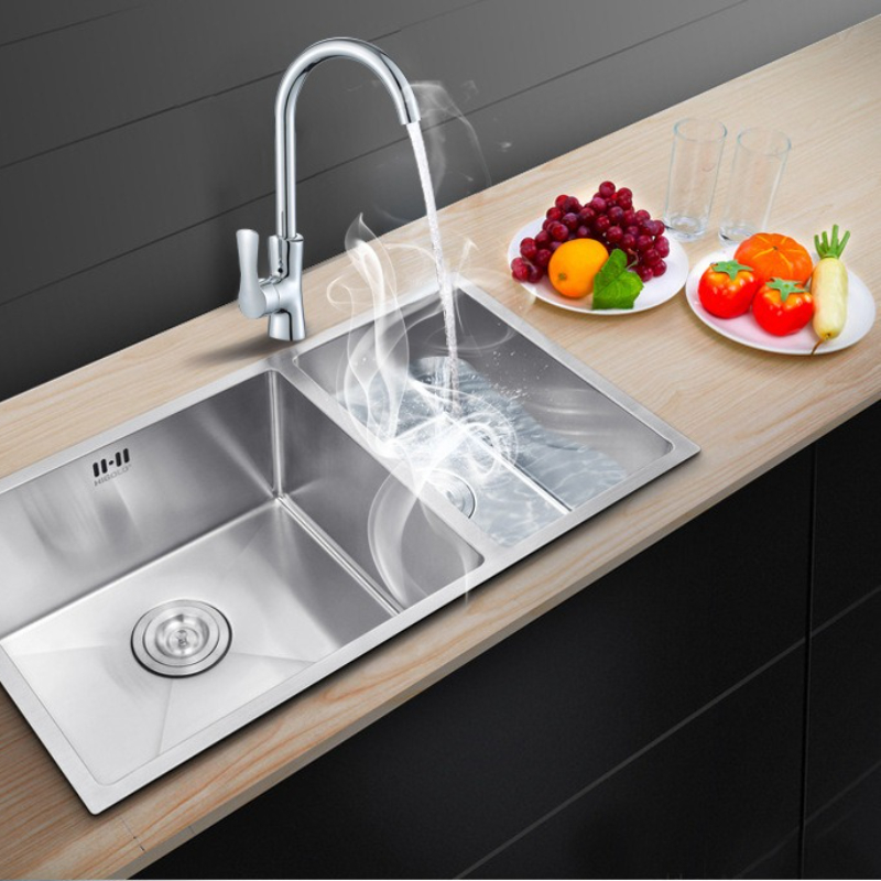 キッチンシンクの温水および冷水の蛇口、回転可能な野菜洗面器のシングルハンドルシングルホール蛇口