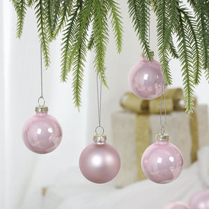 各種ピンクのガラス製クリスマスボールセット　ガラス製オーナメント　クリスマスツリー用装飾品　ホリデー装飾品の卸売り